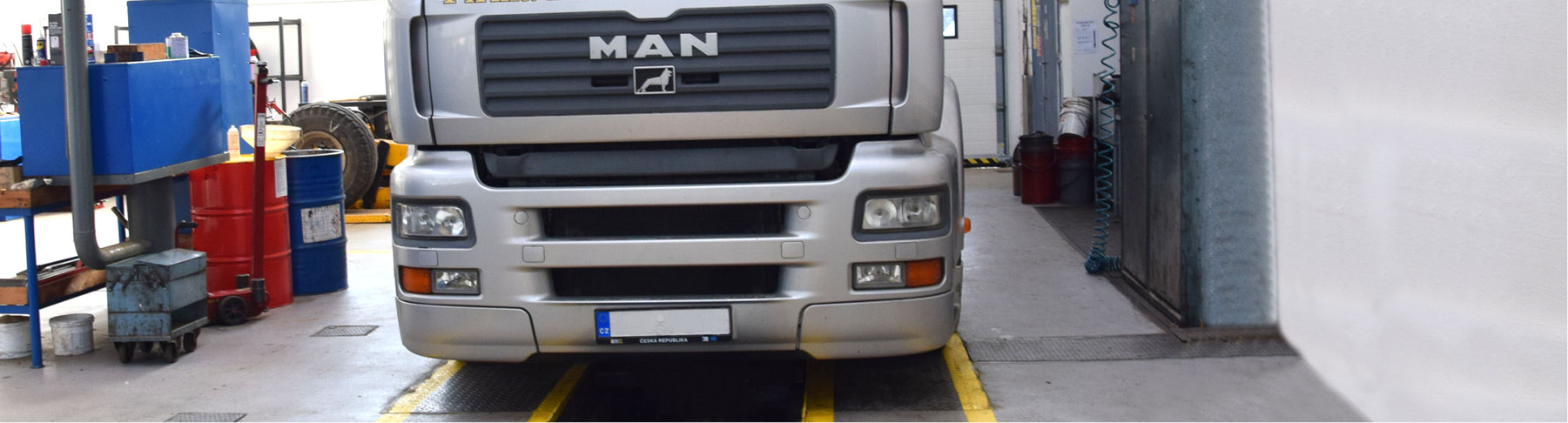 Opravy a údržba nákladních automobilů a vleků, komunálních vozidel a smykových nakladačů